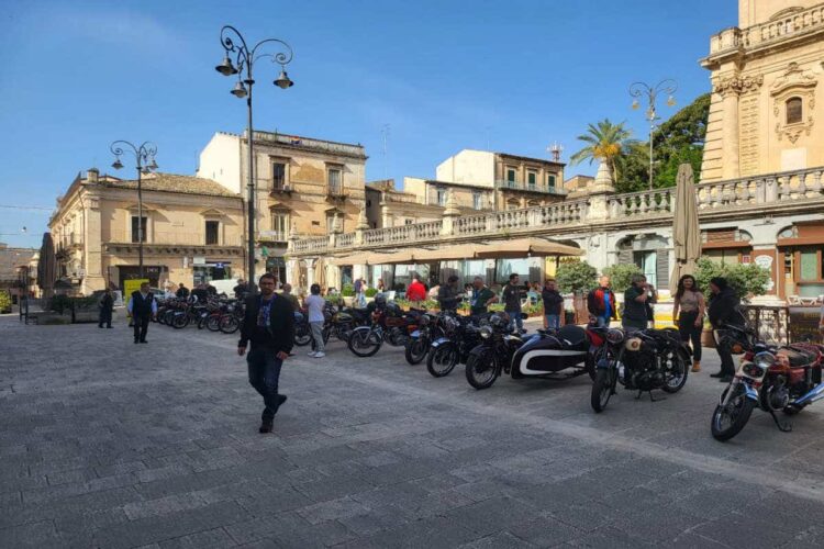 Ragusa oggi moto storiche nel barocco ibleo