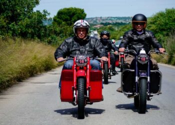 Moto storiche nel barocco ibleo, ancora un successo: presenti motociclisti maltesi