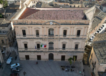 Comiso, la maggioranza approva un bilancio di previsione che inasprisce la pressione fiscale