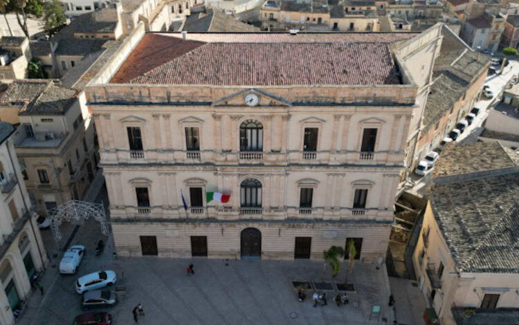 Comiso, la maggioranza approva un bilancio di previsione che inasprisce la pressione fiscale