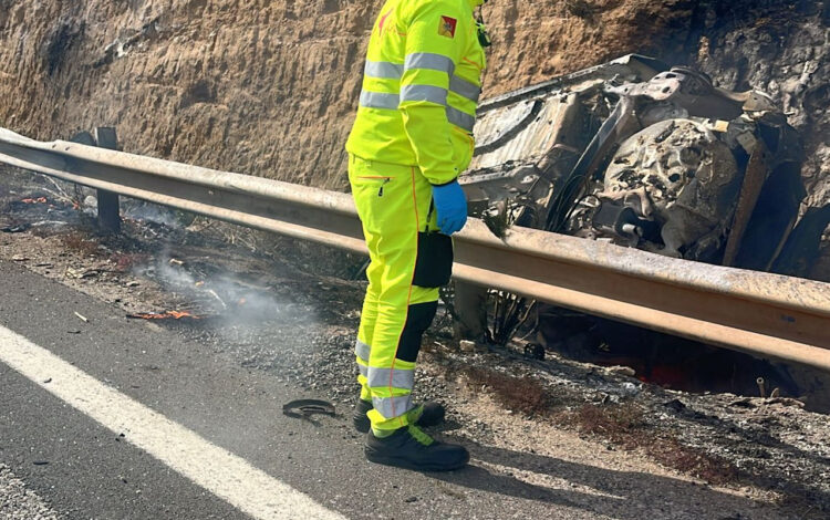 Incidente tra Playa Grande e Marina di Ragusa: una vittima carbonizzata e un 23enne in ospedale