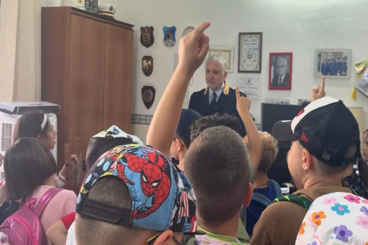 Modica, alunni al Comando di Polizia Locale per conoscere il ruolo del poliziotto locale
