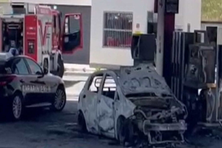 Avvolta dalle fiamme in un distributore di benzina: morta una 40enne