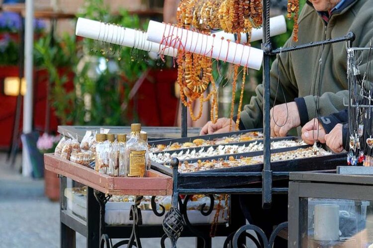 Mercatini e fiere locali: il fascino delle piccole cose ben confezionate