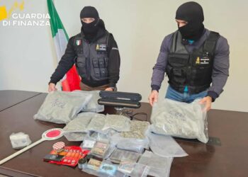 Catania: sequestrati 7 kg di sostanza stupefacente (1,5 kg di cocaina, 1 kg di hashish e 4,5 kg di marijuana)