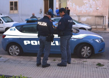 Ispica, polizia sgombera appartamento occupato abusivamente da 5 stranieri tunisini