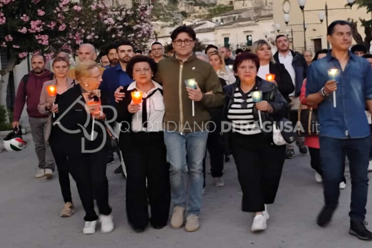Scicli, fiaccolata in ricordo di Peppe Ottaviano un anno dopo l'omicidio