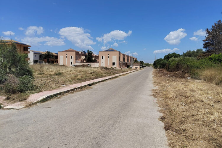 Vittoria, avviati i lavori di scerbatura nel quartiere Cicchitto