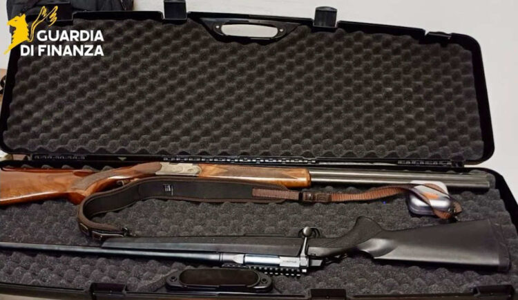 Ragusa: sequestrati 500 kg di carne, 10 fucili da caccia al porto di Pozzallo: 6 denunce