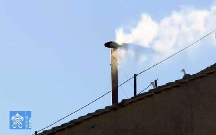 Fumata bianca, eletto il papa