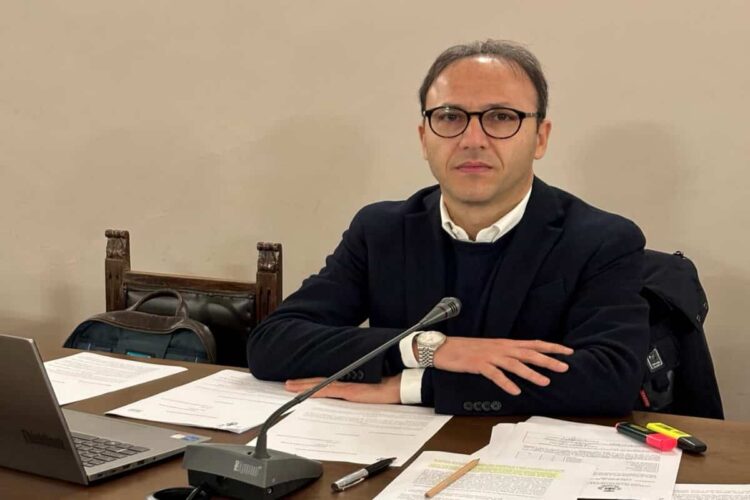 Carenza bombole di ossigeno, Iacono (FDI): "Grave disagio per i pazienti e le famiglie"