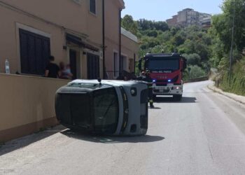 Incidente a Modica: minicar si ribalta in via Trani, feriti due minori