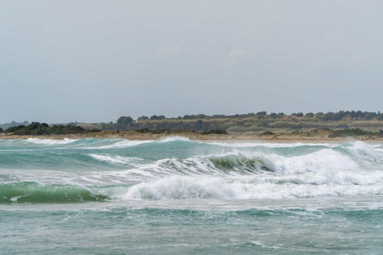 Sicilia, divieto costruzioni entro 150 metri dal mare: nessuna sanatoria per abusivi, si demolisce