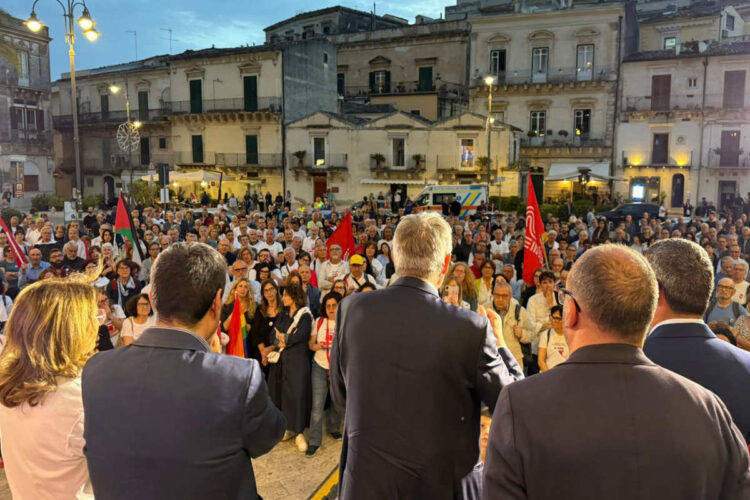 Modica, il segretario generale CGIL Maurizio Landini ieri in piazza Matteotti