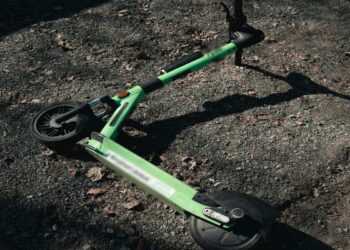 Scicli, in monopattino a 86 anni cade e si frattura una spalla