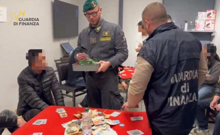 Blitz a Palermo: smantellata bisca clandestina, 13 denunciati e 15 mila euro sequestrati