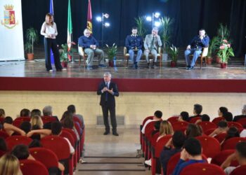 Scicli, droghe e dipendenza patologiche: la Polizia di Stato incontra gli studenti