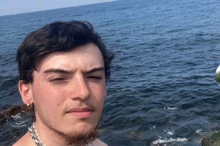 Catania piange Simone Currò, morto a 19 anni annegato per recuperare un pallone