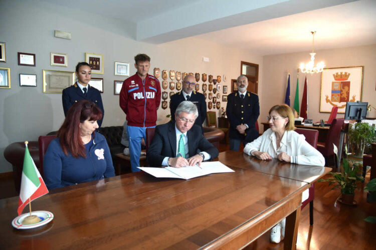 Ragusa, violenza di genere, sottoscritto il protocollo La valigia di salvataggio