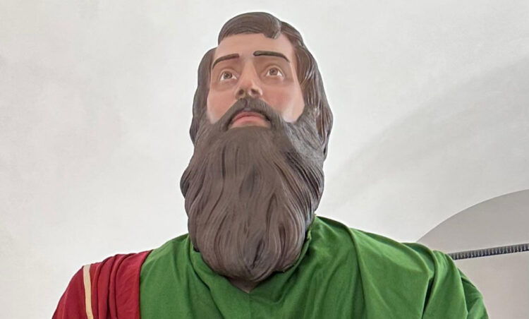 Modica, oggi il ritorno dei Santoni di San Pietro: le imponenti statue alte oltre 3 metri