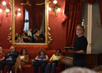 Cesare Bocci incanta gli spettatori di Ragusa Ibla con i racconti di Montalbano