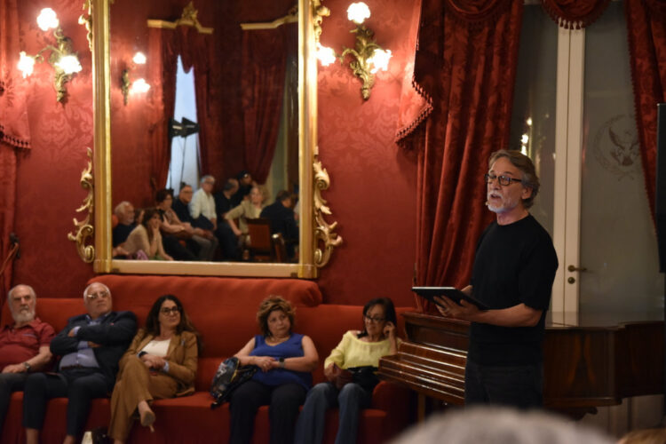 Cesare Bocci incanta gli spettatori di Ragusa Ibla con i racconti di Montalbano