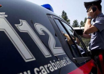 Comiso, tunisino in auto vede carabinieri e scappa: sfiora una bambina in strada