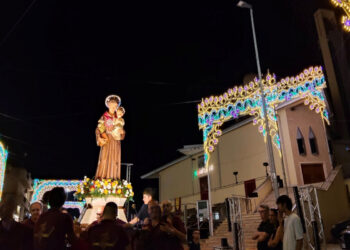 Festa di Sant’Antonio di Padova a Comiso, numerosi devoti alla processione