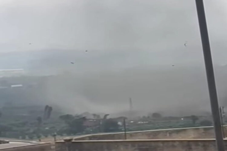 Maltempo in Sicilia, tromba d'aria nella campagne a Pedagaggi nel Siracusano