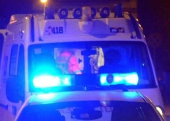 Paura a Modica, urla nella notte e sangue nelle scale: un ferito