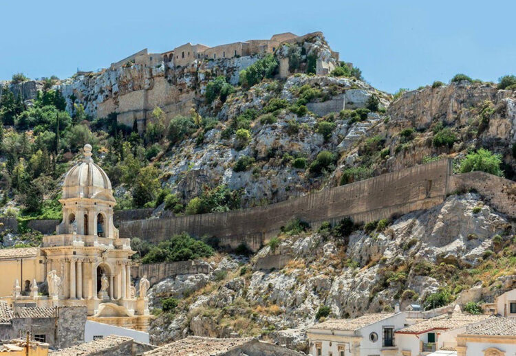 Scicli, consegnati i lavori di messa in sicurezza della collina Croce sul versante San Bartolomeo