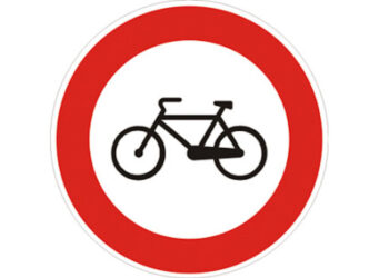 Marina di Ragusa, divieto di transito per biciclette e altri mezzi nell'area pedonale del lungomare Bisani