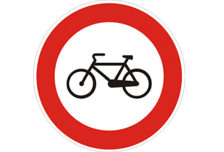 Marina di Ragusa, divieto di transito per biciclette e altri mezzi nell'area pedonale del lungomare Bisani