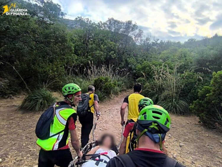 Catania: due interventi per salvare escursionisti infortunati presso i laghetti di Cavagrande