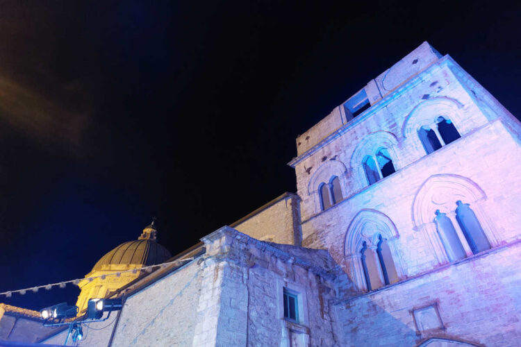 Gangi celebra il giorno più lungo dell'anno