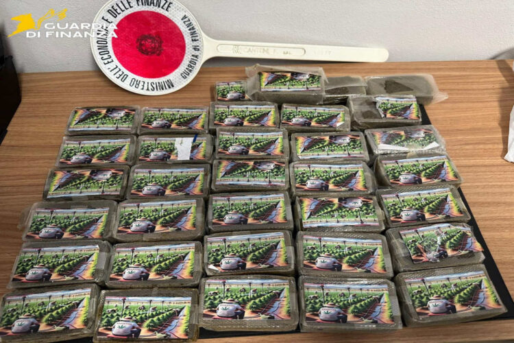 Mazara del Vallo, extracomunitario trovato con 3 chili e mezzo di hashish: arrestato