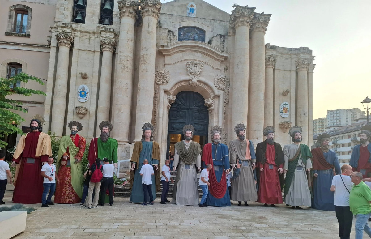 Modica e i Santoni di San Pietro: una tradizione che era scomparsa da decenni