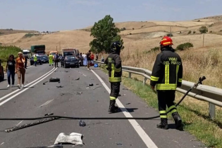 Incidente sulla SS 117 a Enna: 3 feriti, uno grave