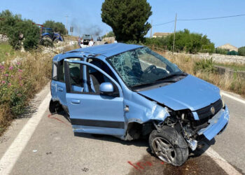 Incidente sulla Modica-Noto: scontro tra Fiat Panda e trattore: 3 feriti