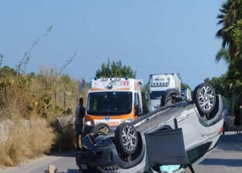 Incidente a Scicli, auto cappotta in contrada Mosca