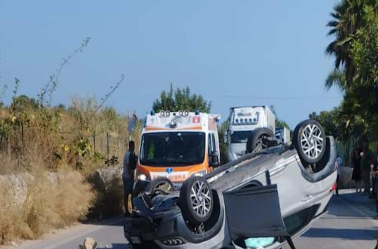 Incidente a Scicli, auto cappotta in contrada Mosca