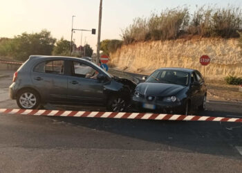 Incidente Vittoria, scontro violento tra due auto