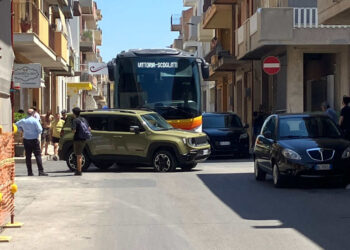 Incidente Vittoria, scontro tra auto e bus: un ferito