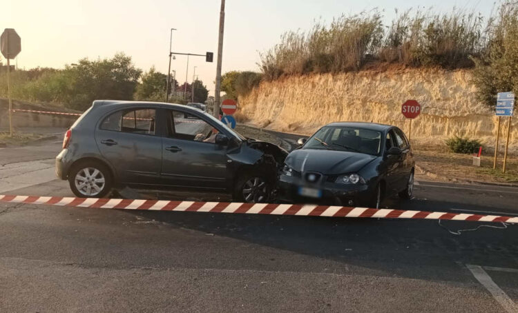 Incidente Vittoria, scontro violento tra due auto