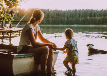 Bonus mamme 2025: arrivano 40 euro al mese, ma la decontribuzione slitta al 2026