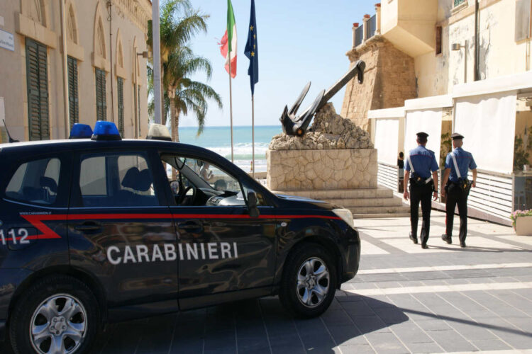 Tre giovani rapinati nella notte a Marina di Ragusa