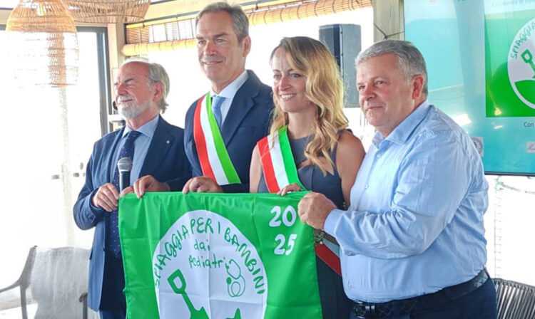 Bandiera verde a Pozzallo, spiaggia per famiglie e bambini