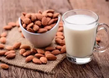 Latte di mandorla, la più siciliana delle bevande: buona, anzi buonissima! 