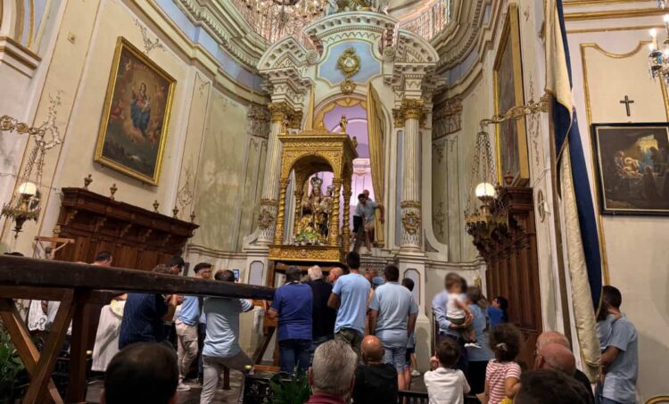 Giarratana gremita per la Scinnuta