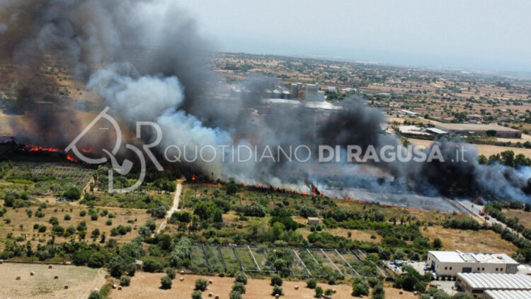 Pauroso incendio a Modica: la solidarietà di Sinistra Italiana Ragusa
